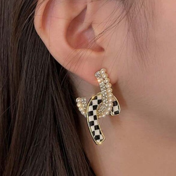 Jewelry - Checkered Print Horse Shoe Earrings